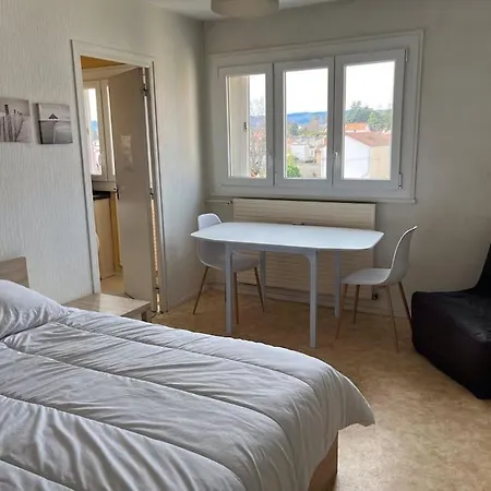 Le Studio: Agreable Logement Apartment Riorges