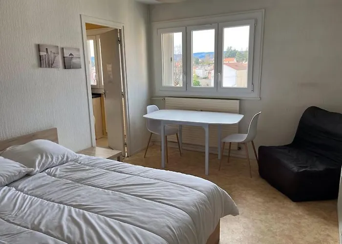 Le Studio: Agreable Logement Apartment Riorges